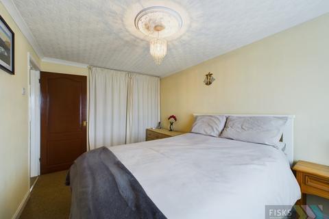 16 The Beeches, Tilbury, RM18 8ED