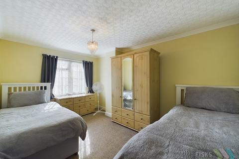 16 The Beeches, Tilbury, RM18 8ED