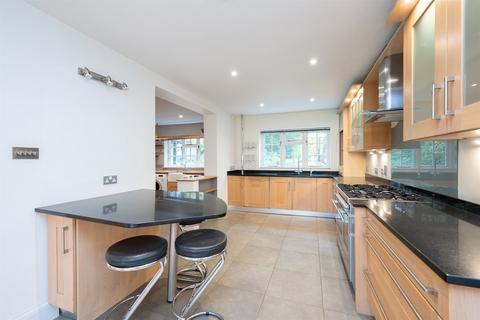 6 bedroom detached house to rent, Forest Grange, Horsham, RH13