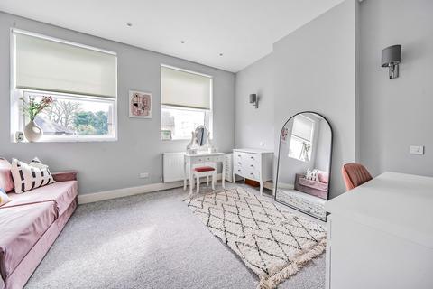 33d Park Road, Bushey, WD23 3EE