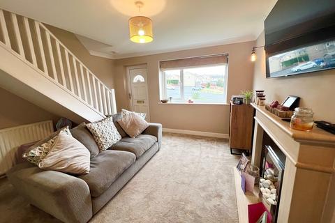 2 bedroom end of terrace house for sale - Kinder Avenue, Huddersfield HD4