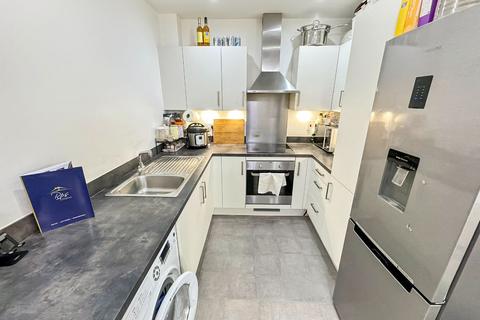 1 bedroom flat for sale, Hunting Place, Hounslow TW5