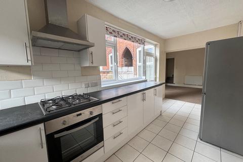 3 bedroom terraced house to rent, Howard Street, Loughborough LE11