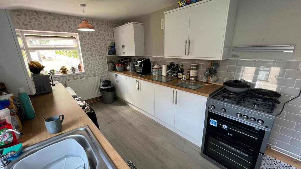 Pengwern Road, Swansea SA6 2 bed semidetached house for sale £150,000