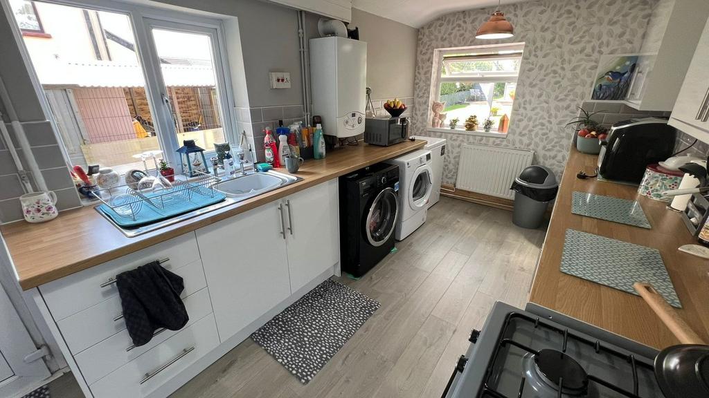 Pengwern Road, Swansea SA6 2 bed semidetached house for sale £150,000