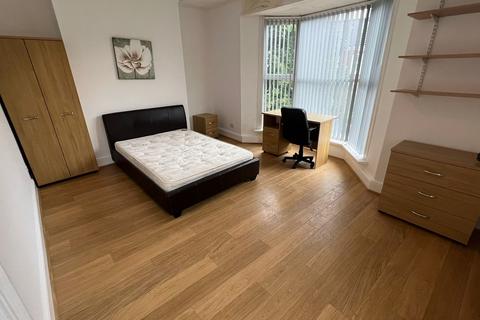 5 bedroom house share to rent - Glanbrydan Avenue, Swansea SA2