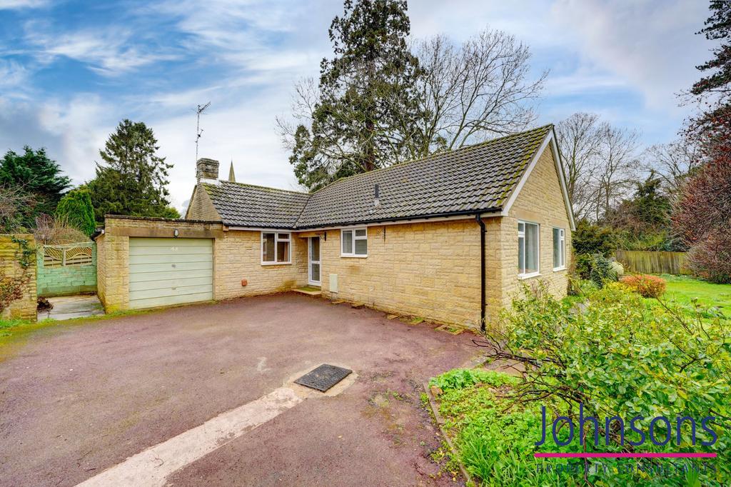 Road, Sedgeberrow, WR11 3 bed detached bungalow for sale £