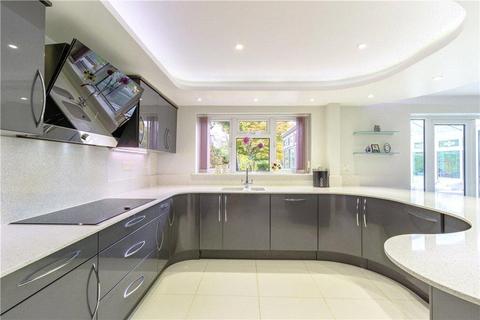 Monterey Lower Common, Eversley, Hook, RG27 0QU