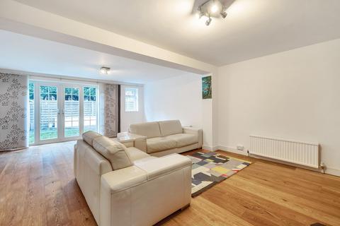 17a Elm Road, Warlingham, CR6 9NB