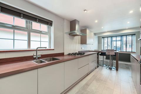 17a Elm Road, Warlingham, CR6 9NB