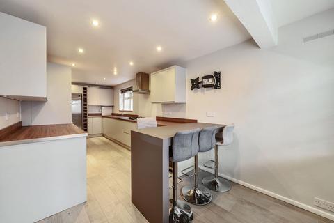 17a Elm Road, Warlingham, CR6 9NB