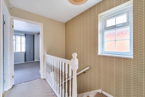 17a Elm Road, Warlingham, CR6 9NB