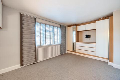 17a Elm Road, Warlingham, CR6 9NB