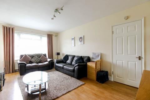 2 bedroom flat to rent, Bailey Court, Castle Avenue, Highams Park, E4