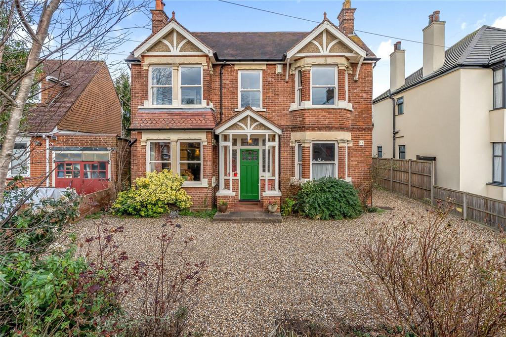 Greenlands Road, Surrey TW18 5 bed detached house for sale - £900,000