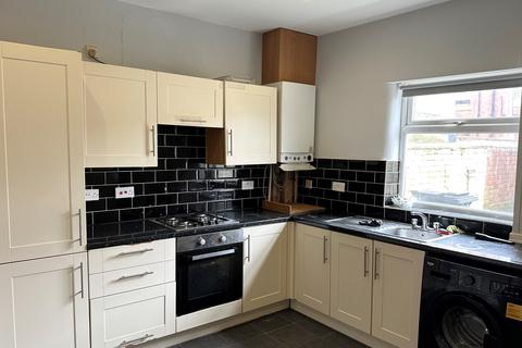2 bedroom terraced house to rent, Lowther Street, Preston PR2