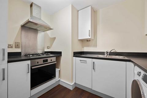2 bedroom apartment for sale, Lankaster Gardens, London N2