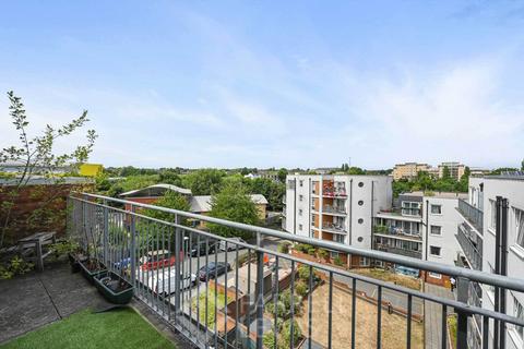 2 bedroom apartment for sale, Lankaster Gardens, London N2