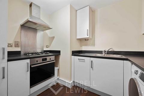 2 bedroom apartment for sale, Lankaster Gardens, London N2