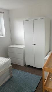 1 bedroom in a house share to rent, Room 2