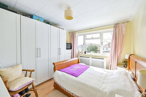 4 Lancaster Close, Kingston Upon Thames, KT2 5NH