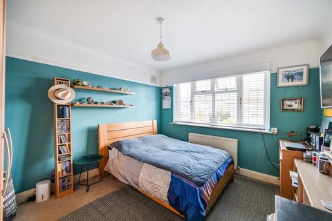 4 Lancaster Close, Kingston Upon Thames, KT2 5NH