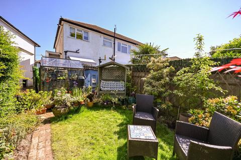 4 Lancaster Close, Kingston Upon Thames, KT2 5NH