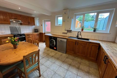 60 Taunton Vale, Gravesend, DA12 5RB