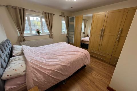 60 Taunton Vale, Gravesend, DA12 5RB
