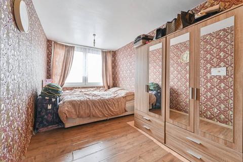 3 bedroom flat for sale, Thames Court, Peckham, London, SE15