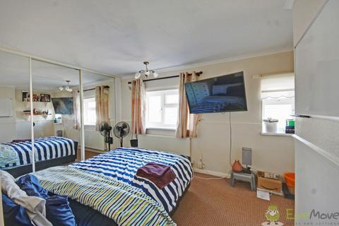 3 bedroom end of terrace house for sale - Kingsmead Avenue, Cheltenham, GL51 0