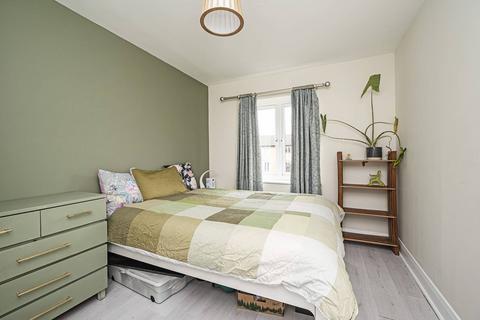2 bedroom flat to rent, Fuller Close, E2, Bethnal Green, London, E2