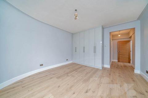 5 bedroom flat to rent, Finchley Road, London NW3