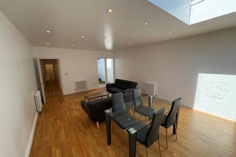 3 bedroom flat to rent, Mill Lane, West Hampstead NW6