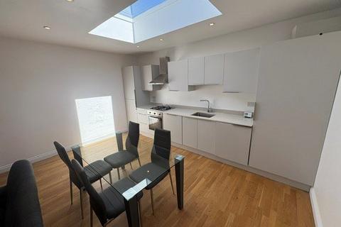 3 bedroom flat to rent, Mill Lane, West Hampstead NW6