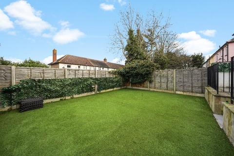 58 Trent Gardens, London, N14 4QN