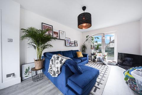 58 Trent Gardens, London, N14 4QN