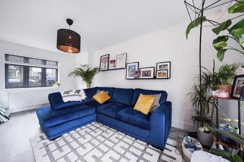 58 Trent Gardens, London, N14 4QN