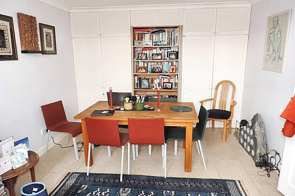 DISCLAIMER - Pre-tenancy photo may not depict...