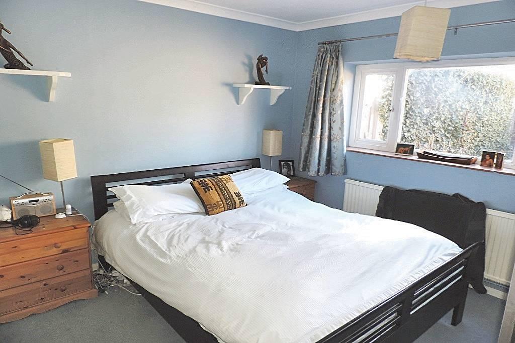 DISCLAIMER - Pre-tenancy photo may not depict...