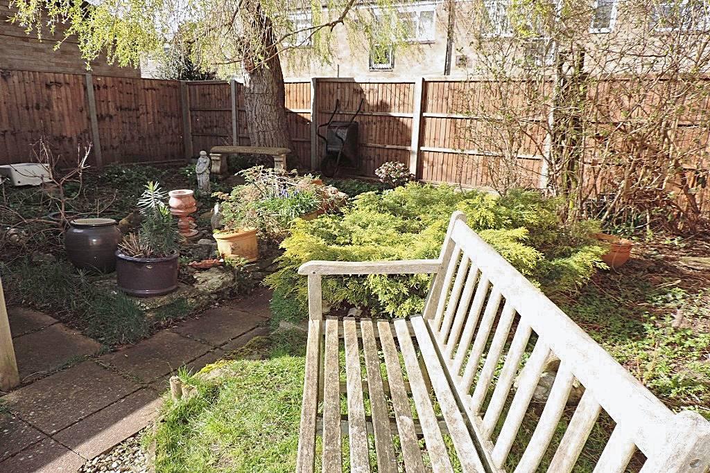 DISCLAIMER - Pre-tenancy photo may not depict...