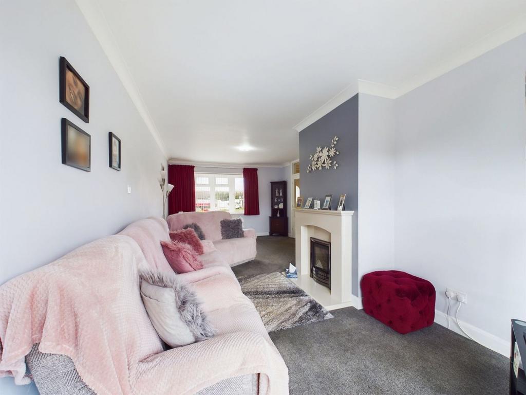 Lounge/family room