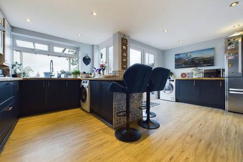 2 Brynhill Close, Barry, CF62 8PL