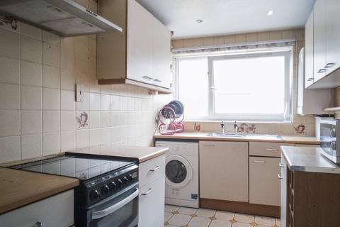 4 bedroom flat to rent - Wager Street, London E3