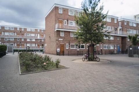 4 bedroom flat to rent - Wager Street, London E3