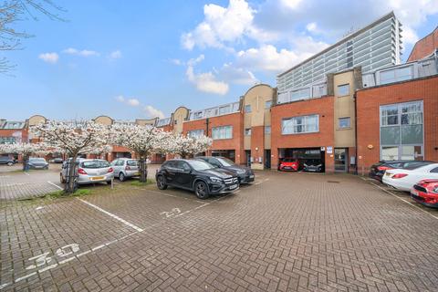 1 bedroom flat for sale, Sundial Court, Barnsbury Lane, Surbiton, KT5