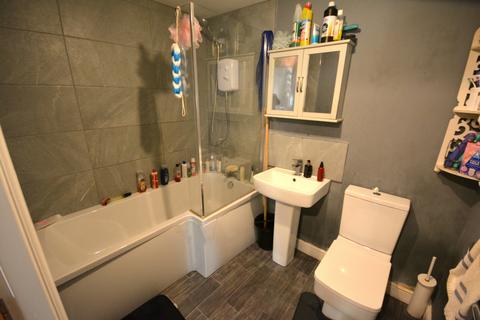 2 bedroom flat for sale, Thomasson Court, Bolton, BL1 4QQ