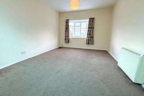 1 bedroom flat to rent, High Street, Rayleigh, Essex