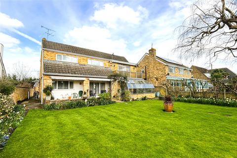 40 Hythe End Road, Wraysbury, Staines-upon-thames, TW19 5AR