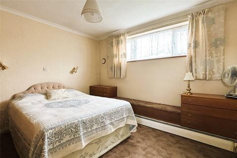 40 Hythe End Road, Wraysbury, Staines-upon-thames, TW19 5AR